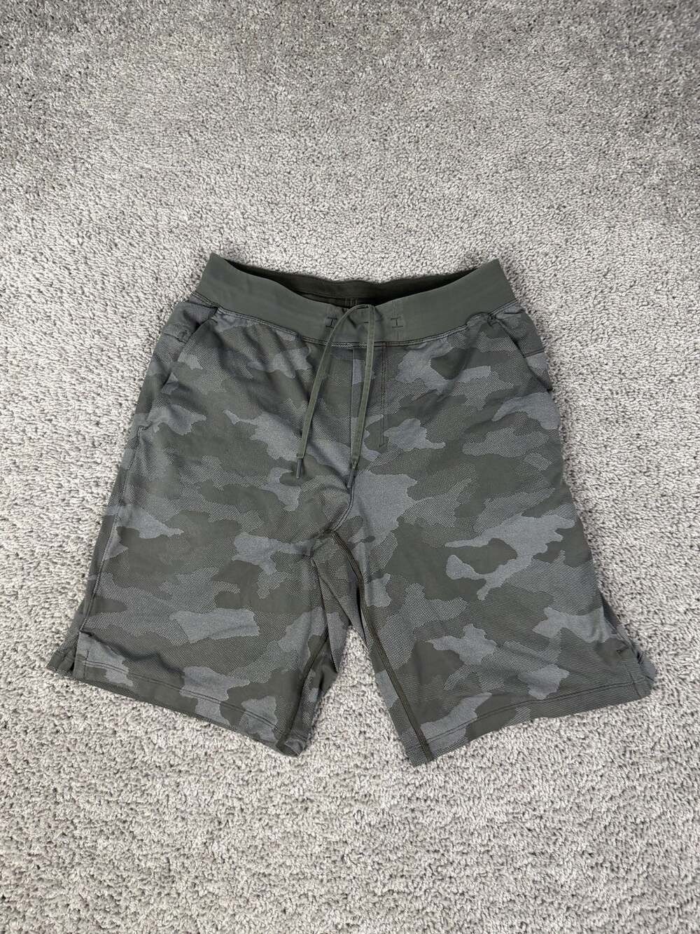 Lululemon Zeroed In Shorts Mens M Green Camo Drawstring Pockets 9 Inseam